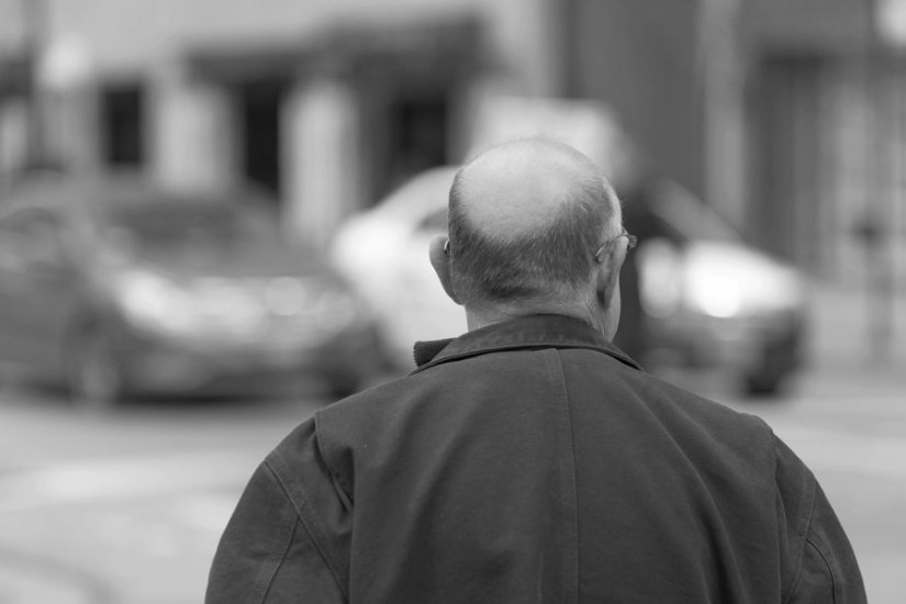 U Ulici braće Radić nepoznati lopov starcu (84) istrgnuo torbicu s novcem i dokumentima i pobjegao