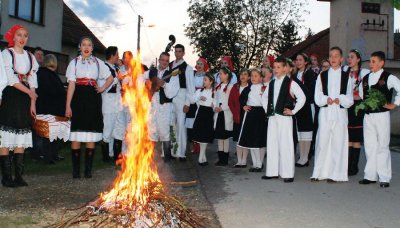 Vidovečki folkloraši pripremili druženje i paljenje Jurjevskog krijesa