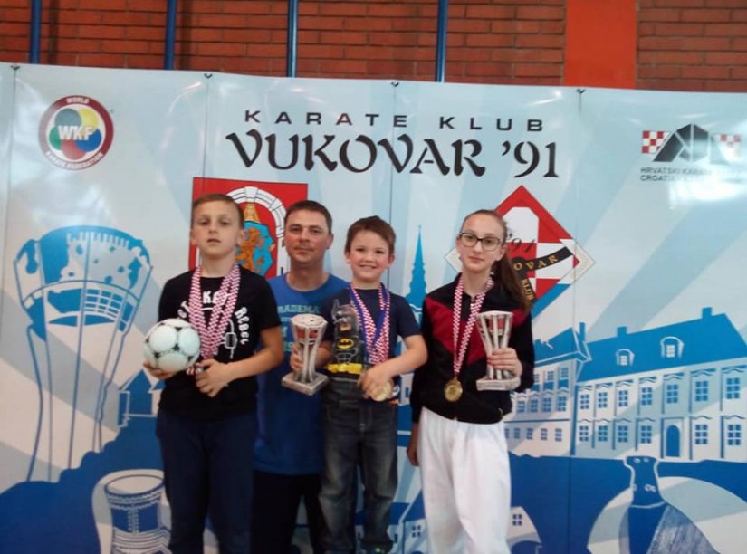 FOTO: Nastupima u Opatiji i Vukovaru, KK Ivanec se okitio s 11 medalja