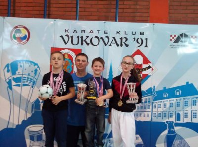 FOTO: Nastupima u Opatiji i Vukovaru, KK Ivanec se okitio s 11 medalja