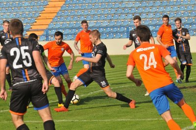 Prvi polufinalni susret odigran je na stadionu Varteksa, a pripao je Varaždinu 2:1