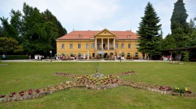 Stručni obilazak parka novomarofske bolnice uz predavanje Mirjane Dučakijević
