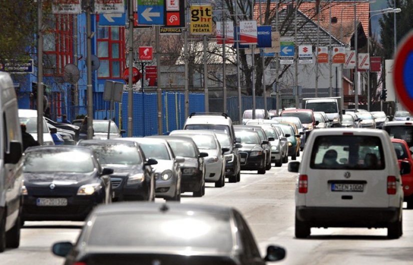 Vozači staju na ulici u znak protesta cijenama goriva?