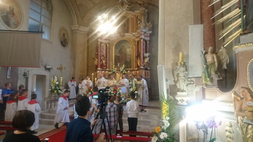 Svečanom misom obilježena 30. obljetnica svećeničke službe viničkog župnika Posavca