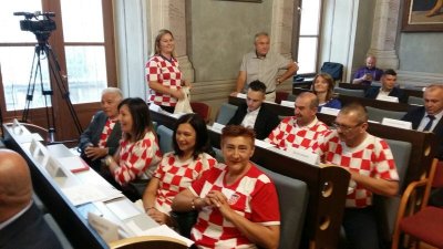 FOTO HDZ-ovi vijećnici na sjednicu Skupštine stigli u - kockicama