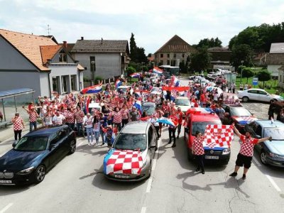 FOTO Viničanci uoči finala zaustavili promet, što li nas tek čeka u slučaju pobjede?