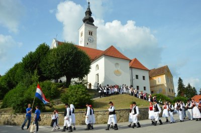 Toplički župnik u glavu dobio - paket riže?!