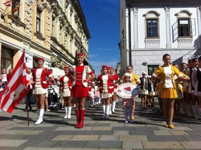 Danas mimohod i revija atraktivnih mažoretkinja na Špancirfestu