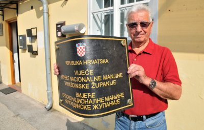SRAMOTNO Po treći puta razbijena ploča Vijeća srpske nacionalne manjine u centru grada