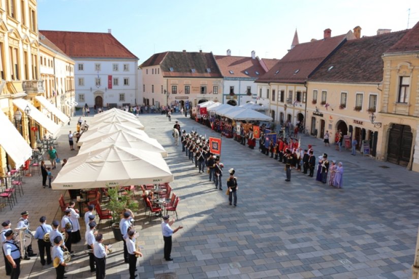 FOTO Povijesne postrojbe u Varaždinu u čast bana Josipa Jelačića