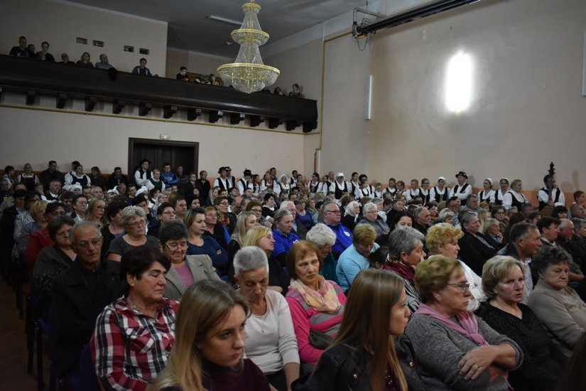 FOTO Vinička kino dvorana premala za sve posjetitelje ovogodišnje Smotre foklora &quot;Vinička jesen&quot;