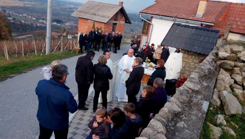 Skrajski pajdaši iz Salinovca Martinje slave misom i druženjem u staroj školi