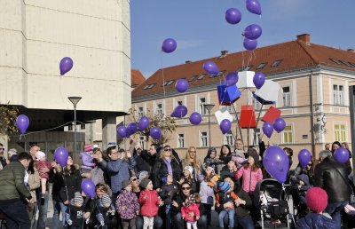 Puštali su se baloni na glavnim gradskim trgovima diljem Hrvatske i svijeta