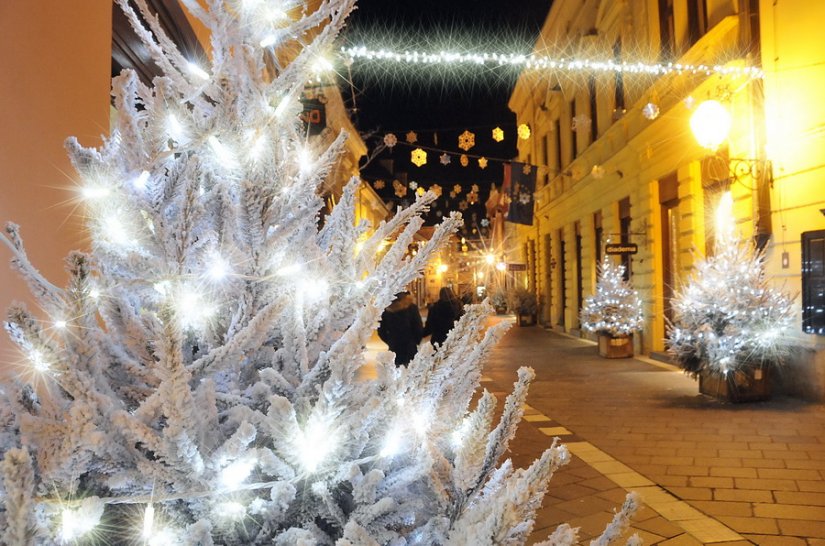 FOTO: Adventska čarolija u punom sjaju obasjala varaždinske ulice i trgove