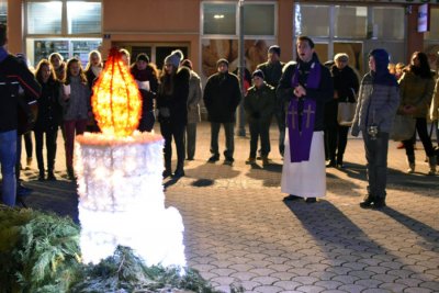 Program svake nedjelje završava paljenjem adventske svijeće