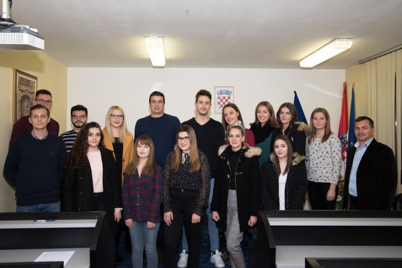 Općina Gornji Kneginec: Potpisani ugovori o stipendiranju 23 studenata