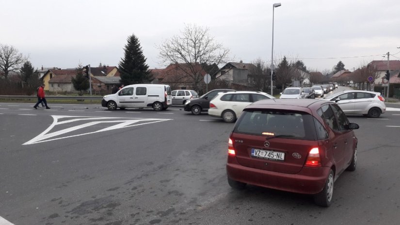 U Turčinu danima ne radi semafor, a danas je došlo i do prometne nesreće