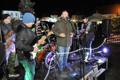 Varaždinski sastav JamIT i ove godine zabavio okupljene na Stančićevu trgu