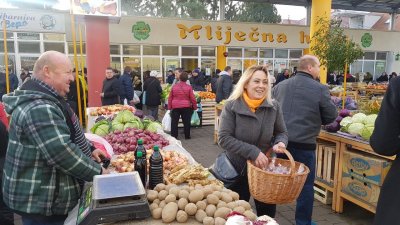 HNS-ovke sa kumicama i kumekima na Varaždinskom placu