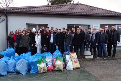 Mladež HDZ-a donirala Udruzi Spas hranu, deke i ostale potrepštine