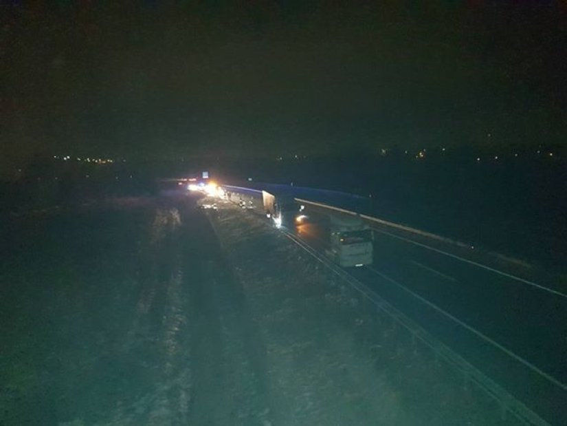 VIDEO: Sudar kamiona na autocesti u Ljubešćici, osobno vozilo završilo u jarku