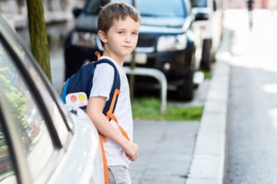 U Vrbnu 4-godišnje dijete neoprezno prelazilo cestu i naletjelo na auto