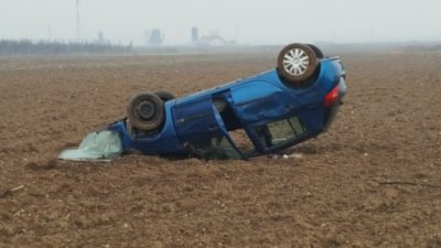 Prometna nesreća na cesti između Vinice i Petrijanca završila prevrtanjem auta