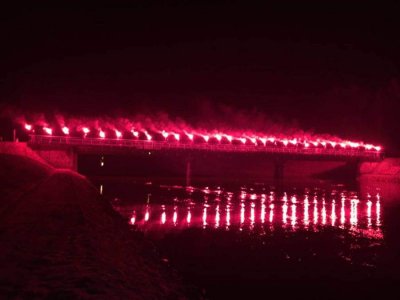 Bakljama na dravskom mostu White Stonesi obilježili 29. godišnjicu osnivanja
