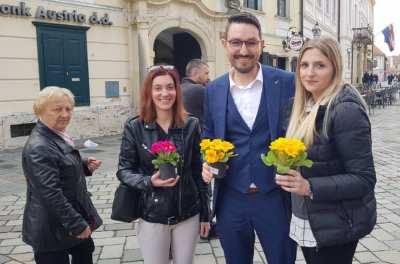 Leverić uz Dan žena dijelio jaglace i poručio: &quot;Žene su motor rada HNS-a&quot;