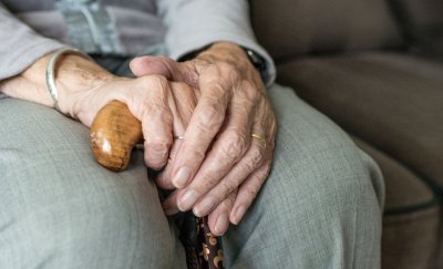 Istrgnula novac djetetu, pretukla bolesnu 75-godišnjakinju i zaprijetila da će joj zapaliti kuću