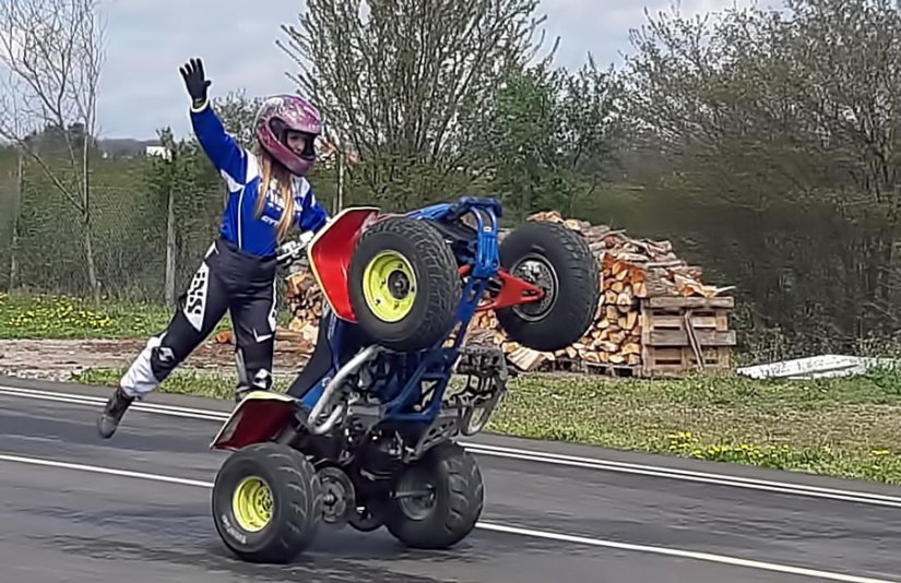 FOTO Predstavnici policije i motoristi odmjerili snage u znanju i spretnosti, akrobati oduševili!