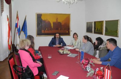 Gradonačelnik podržao učenike u uređenju sjenice u dvorištu III. OŠ Varaždin