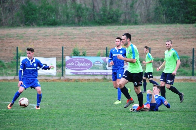 Zlatko Vrbek (igrač s brojem 9) postigao je počasni gol za Jalžabet na jučerašnjem susretu