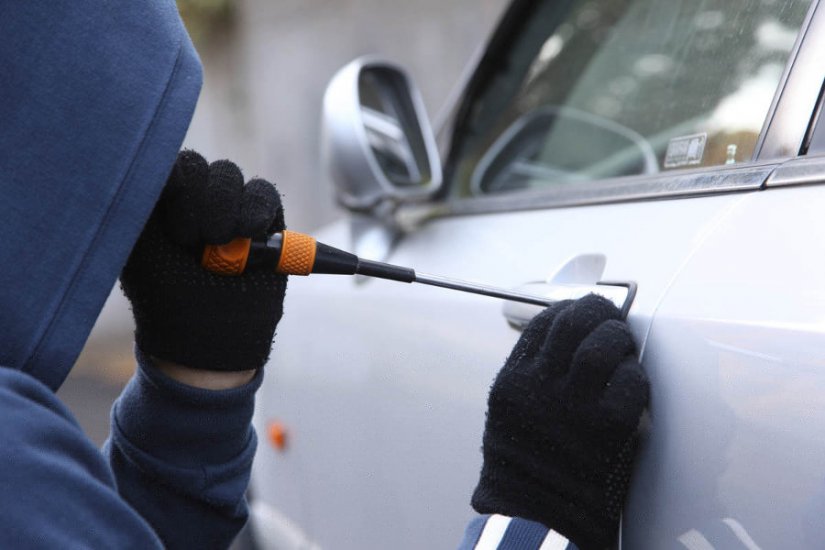 Provale u Varaždinu i Obrankovcu, lopovi ukrali tablet, karticu, hranu, piće i auto