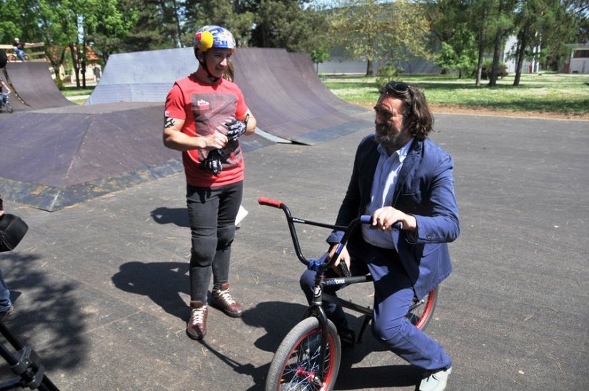 FOTO: Skokom preko glava Čehoka, Habijana i Mladenovića Ranteš otvorio BMX park