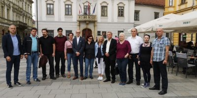 Predstavnici pet stranaka na Korzu podržali prosvjed građanske inicijative