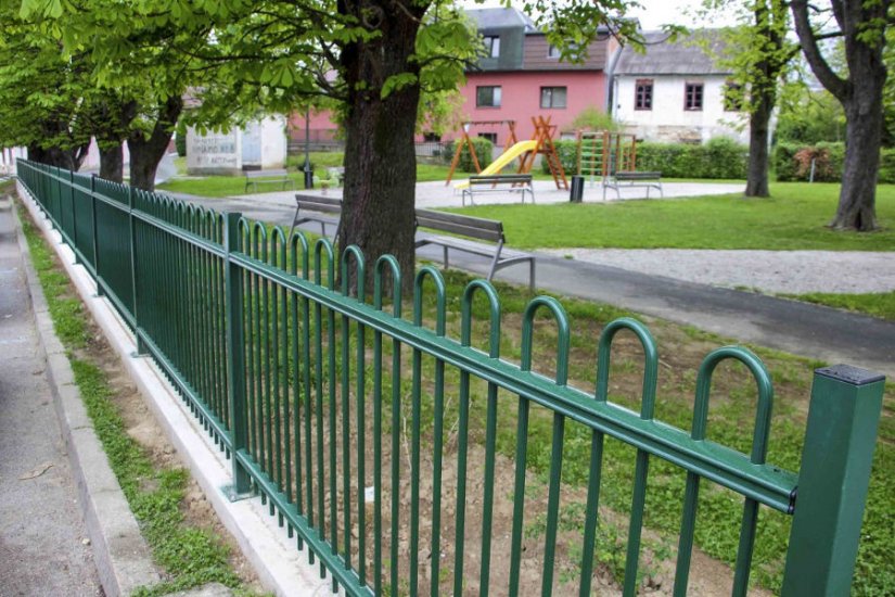 ZA VEĆU SIGURNOST Ivanečki Mali park ograđen elegantnom ogradom