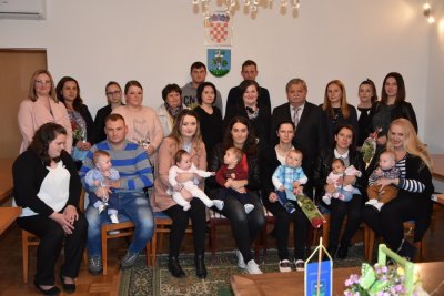 Cestica zadovoljna demografijom: U ovoj je godini rođeno već 18-ero djece