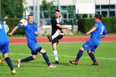 Karlo Kutnjak (sredina) je zabio dva gola za pobjedu Slobode ŠN