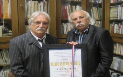 Velika zlatna plaketa poznatom pjevaču i skladatelju Ivici Pepelku