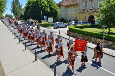 Gladijatori i nimfe osvojili ulice Varaždinskih Toplica: Svi su pozvani na subotnji program Aquafesta