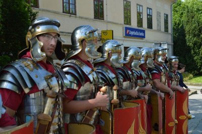 FOTO: Gladijatori, nimfe i rimske legije vratile Toplice nakratko u antičko doba