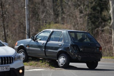 Vozila toliko pijana da nije bila u stanju voziti svojim prometnim trakom