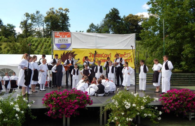 Ježekovi dječji folklorni susreti i ove godine uz starinske dječje igre