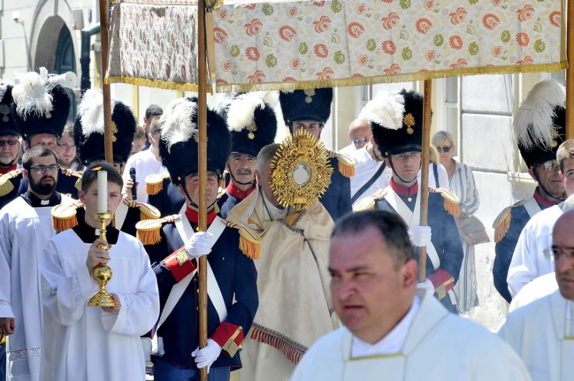 FOTO Tijelovska procesija varaždinskim ulicama