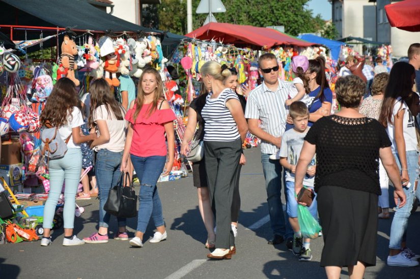 Proslava Petrova u Trnovcu: Od malog nogometa i folklora do koncerta Gazdi