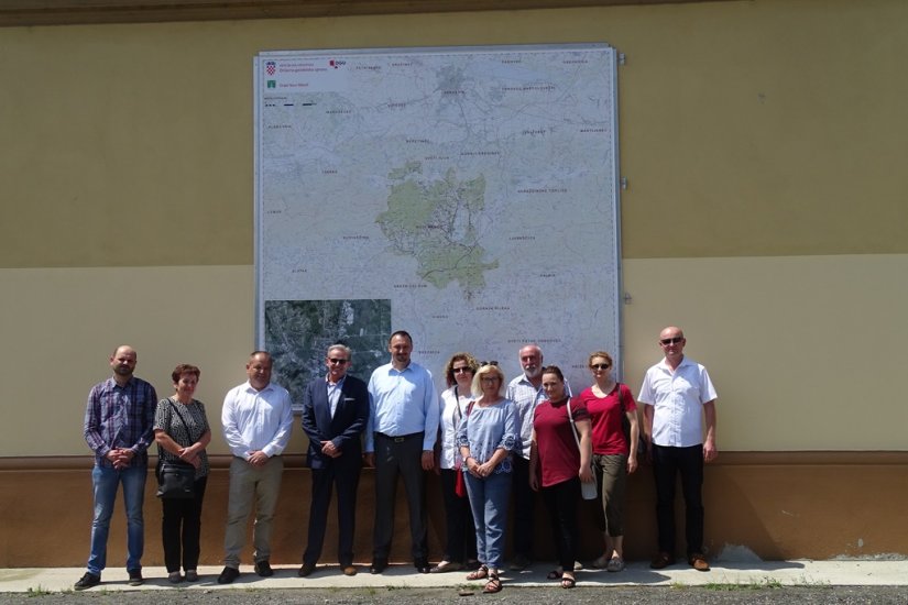 Grad Novi Marof: Postavljen kartozid na zgradi „stare škole”