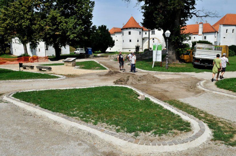 FOTO: Uređuje se šetalište kod Starog grada; obnavljaju se staze i kameni zidovi