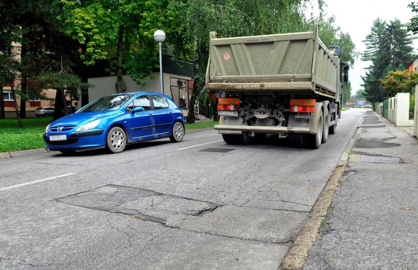 Pritužba iz Boškovićeve: Zbog rupa na cestama trpimo psihološku i materijalnu štetu