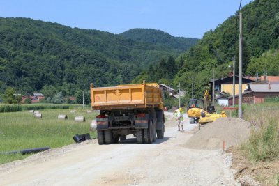 Uređuje se nerazvrstana cesta u Žarovnici na dionici Antekolovići-Huđi